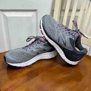 Women’s New Balance 840v4 Running shoes Size 8